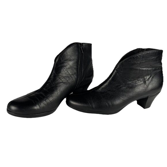MUNRO Sz 9 Robyn Black Leather Booties Side Zip Low Heel Ankle Boots - Picture 1 of 8